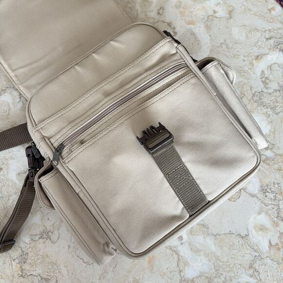 Authentic Tilley Endurable Canvas Travel/Camera Water Resistant Shoulder Bag - Picture 7 of 11